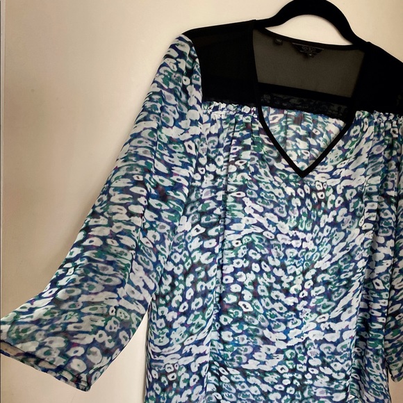 Guess Blouse - Picture 2 of 4